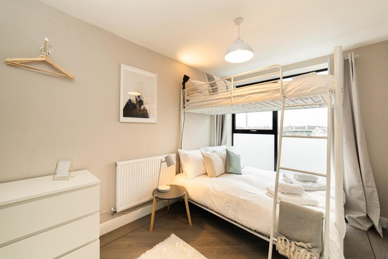 Beautiful Two Bedroom Harbour Side Apartment Poole Exterior foto